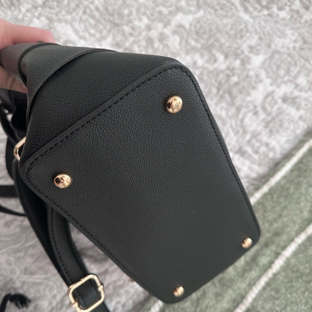 Elegant Black Leather Backpack 🖤🌷 - Picture 3 of 6